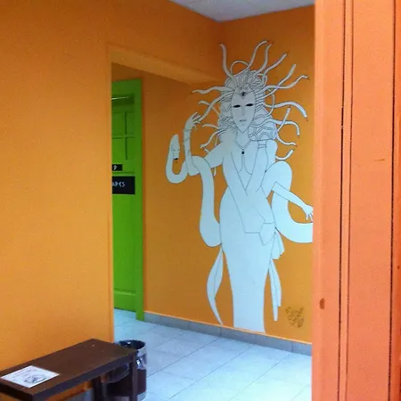 Zeus Hostel *